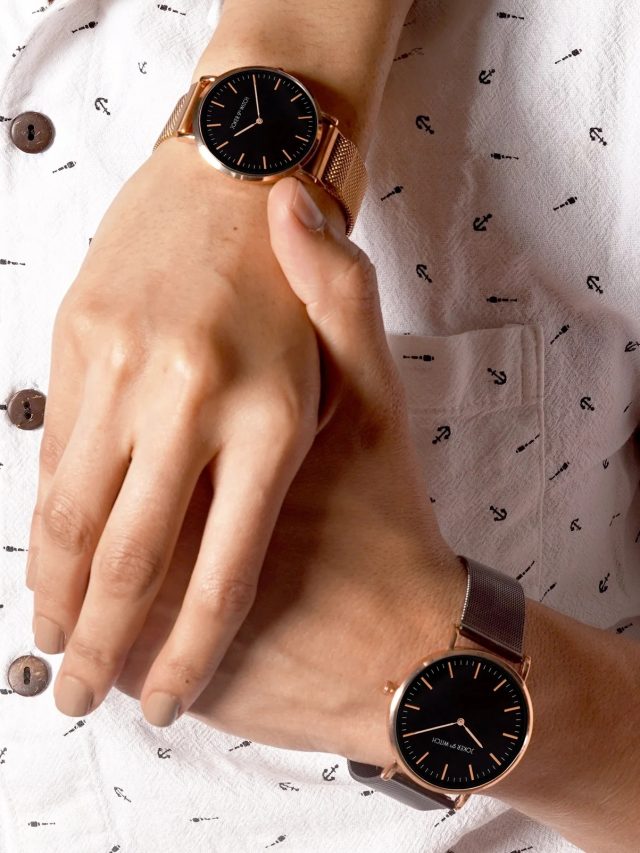 কেন ছেলেরা বাঁ হাতে আর মেয়েরা ডান হাতে ঘড়ি পরেন, জানেন?