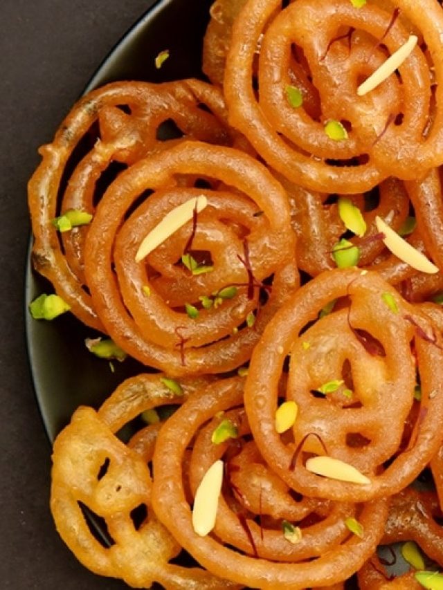 জিলিপির আড়াই প্যাচ দেওয়ার এটাই আসল কায়দা! জানুন কীভাবে দিতে হয়