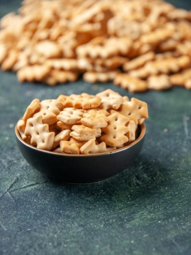 ऑफिस में बिस्किट-नमकीन से बनाएं दूरी, डेस्क पर एक्टिव रहने के लिए खाएं 6 गिल्ट-फ्री स्नैक्स