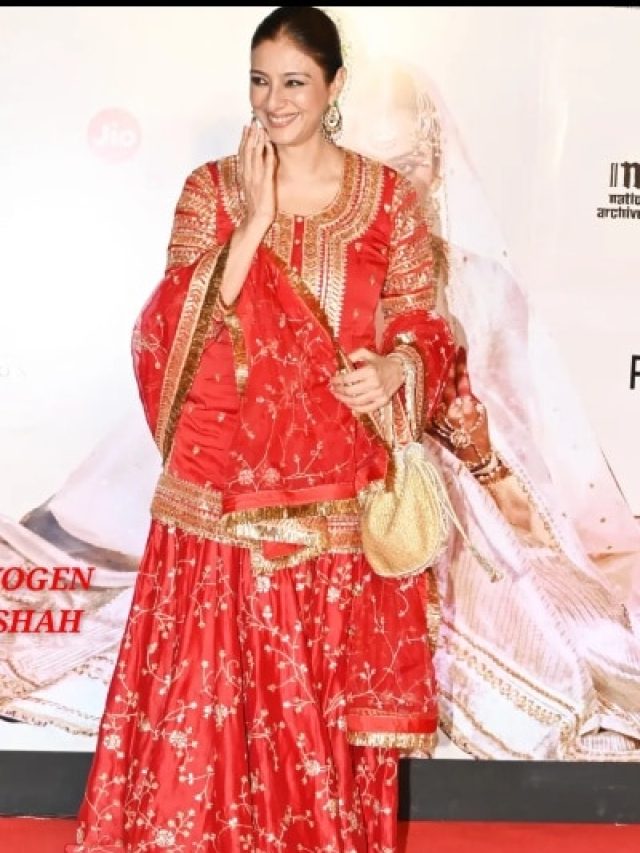 53 की उम्र में तब्बू का नवाबी स्टाइल, 'उमराव जान' के प्रीमियर पर पहना लाखों का आउटफिट