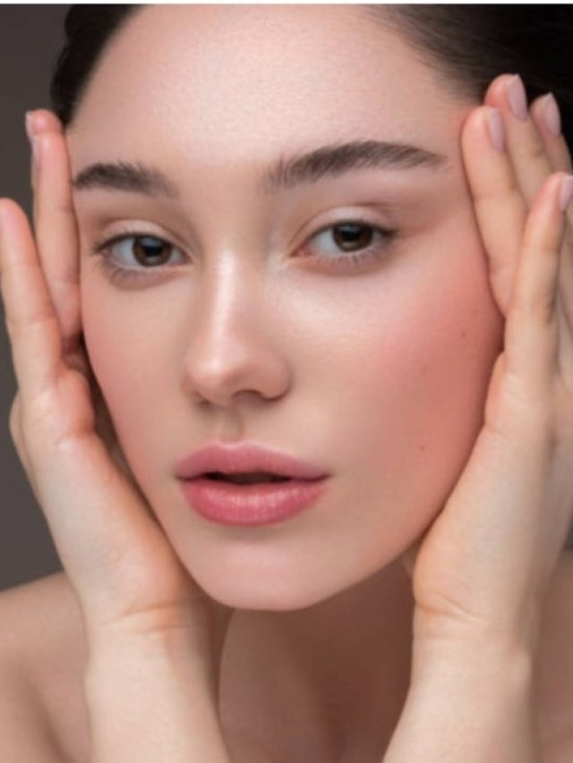 धूप में रहना, आंखें मीचना बना सकता है जल्दी बूढ़ा, जवान रहने के लिए इन 3 चीजों को कहें बाय