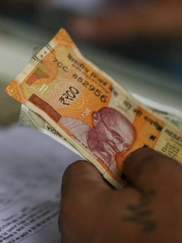 घर में पैसे वाले कोने में गड़बड़... तो अच्छी कमाई के बाद भी फकीर रहता है आदमी