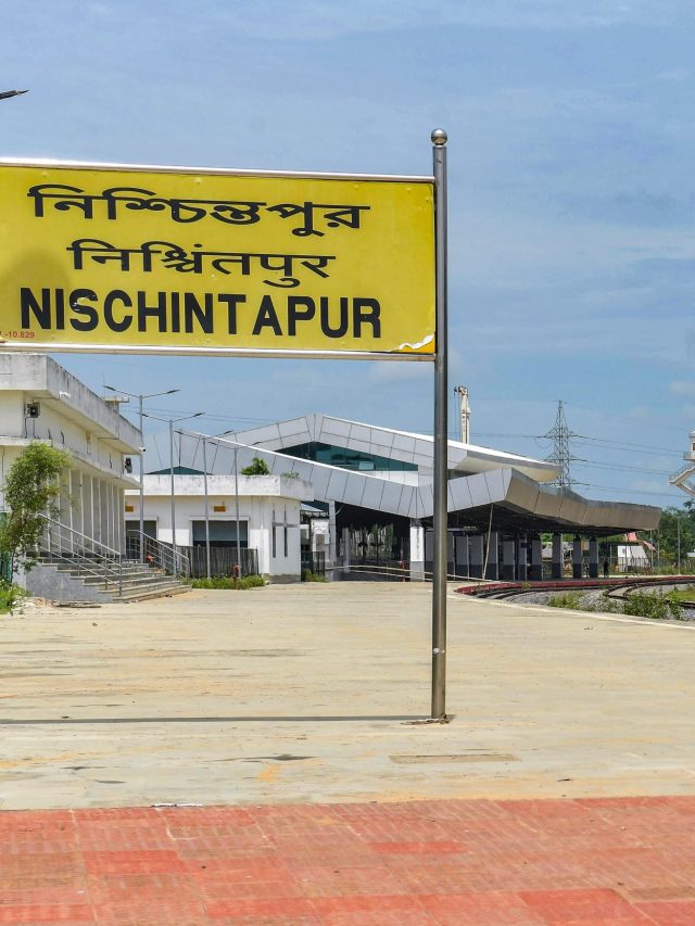 'রেলস্টেশন'-এর বাংলা কী বলতে পারবেন? ৯৯ শতাংশ মানুষের অজানা