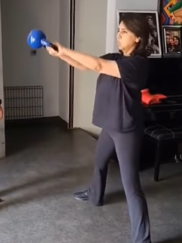 नीतू कपूर करती हैं केटलबेल वर्कआउट, वीकेंड फिटनेस के लिए है बेस्ट