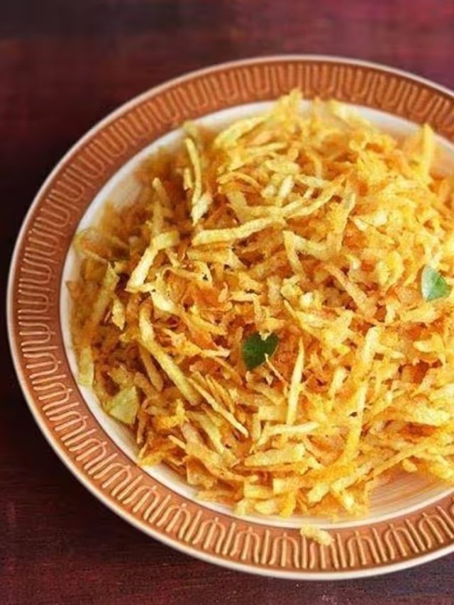 বিয়েবাড়ির মতো আলু ভাজা বানান বাড়িতেই, জেনে নিন রেসিপি