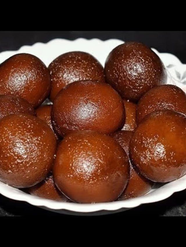 দেখতে একই রকম, গোলাপ জামুন আর পান্তুয়ার পার্থক্য কী? জেনে নিন