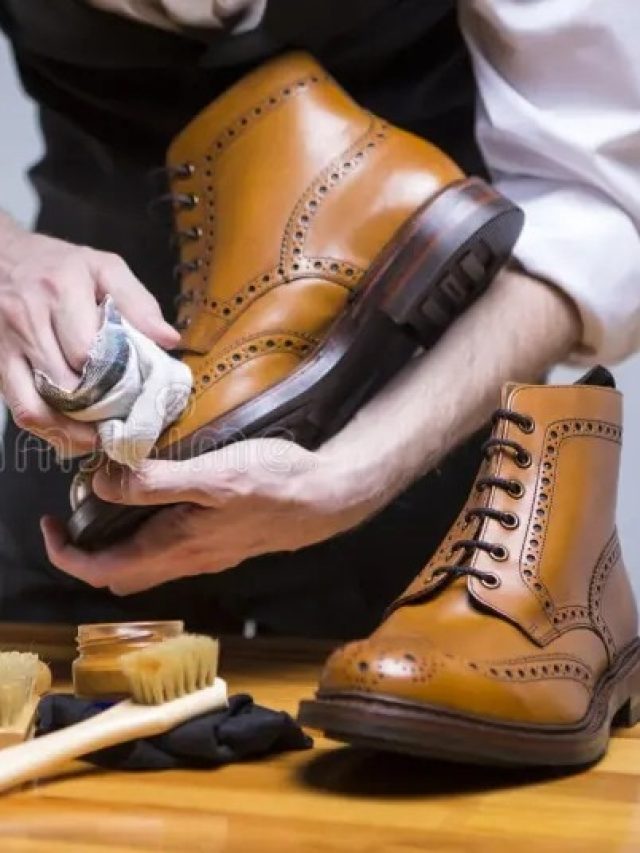 বর্ষায় চামড়ার জুতো ভিজে গেলে কীভাবে ঠিক রাখবেন? রইল উপায়