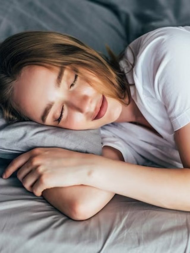 শোয়ার ভঙ্গি বদলে রেহাই মিলতে পারে বেশিরভাগ  স্পন্ডেলাইটিস, এভাবে করুন