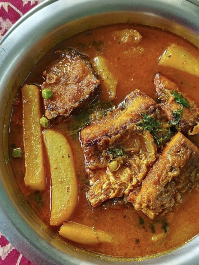 মাছের ঝোল রান্নার সময় ঠিক কখন নুন দেবেন? অনেকেই জানে না