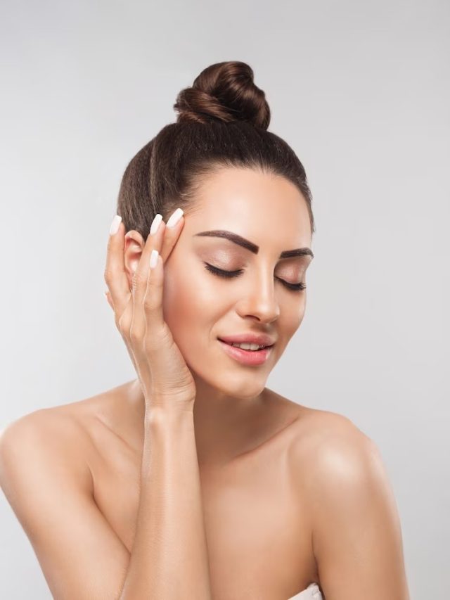 उम्र से 10 साल छोटा दिखना है तो खाएं ये 5 हेल्दी चीजें, ढीली-लटकी स्किन होगी टाइट