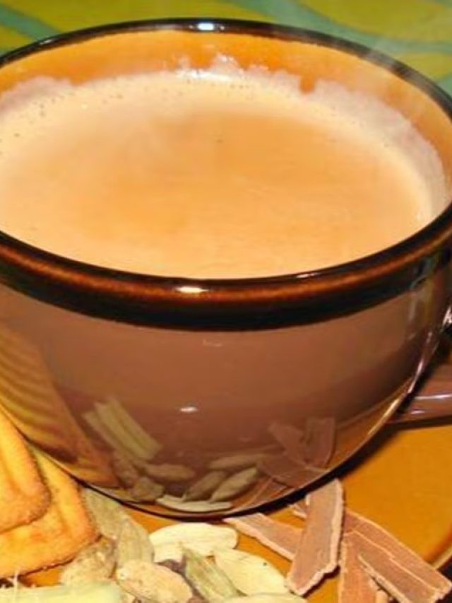 চায়ের সঙ্গে এসব খাবার খেলেই বিপদ, জানুন