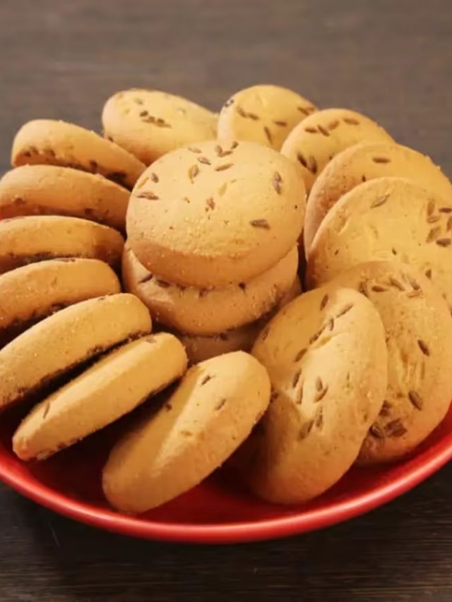 মুঠো মুঠো বিস্কুট খেলে যা হয়,  কল্পনাও করতে পারবেন না