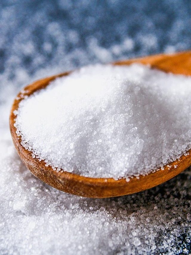 ১ চিমটে নুন দিয়ে ঘরের এসব কাজ করলে খাটনি কমে