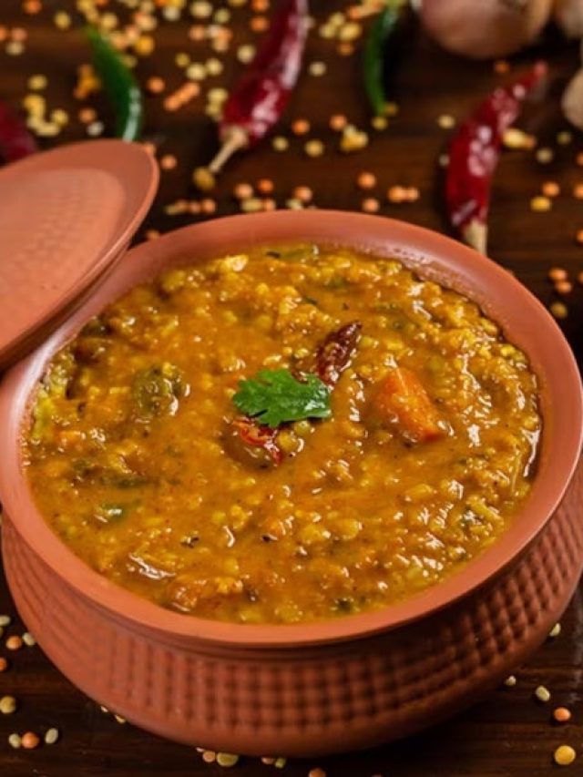 বৃষ্টির দিনে বানিয়ে ফেলুন সুস্বাদু কন্নড় খিচুড়ি,যে খাবে চমকে যাবে