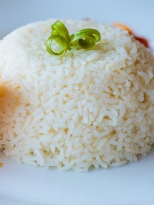 বাসি ভাত খেলে শরীরে এসব হয়, জানা উচিত