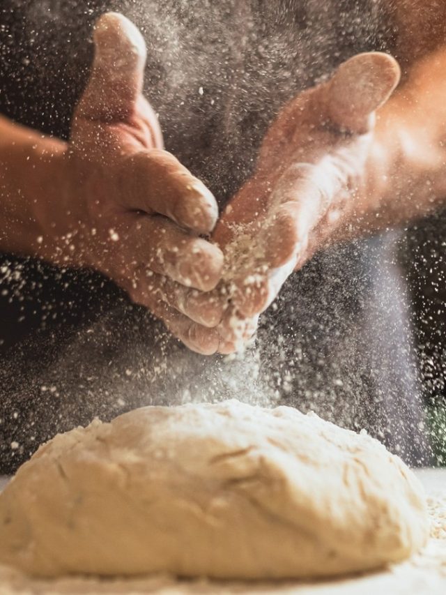 সর্ষের তেল-ধনে-গুড় দিয়ে আটা মাখুন, কী হয় জানেন?