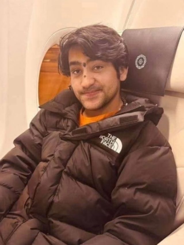 60 हजार की जैकेट पहने दिखे बाबा बागेश्वर, लोगों ने ट्रोल किया तो कहा- अब 1.20 लाख की पहनेंगे