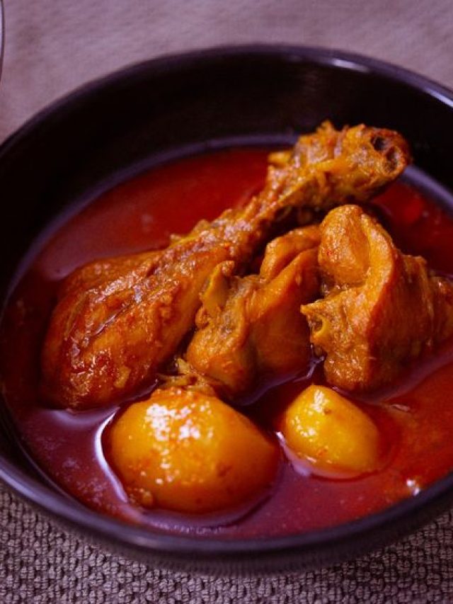 গুনে গুনে লাগবে ১৫ মিনিট, তাতেই তৈরি মুরগীর লাল ঝোল