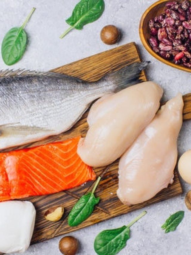 মাছ না চিকেন? কোনটা খেলে বেশি পুষ্টি পাওয়া যায়?