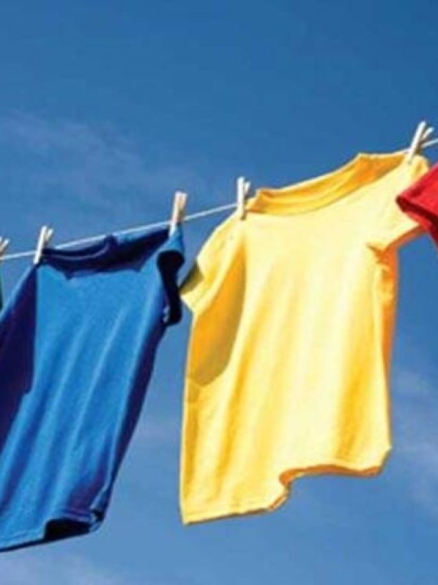 সন্ধের পর ছাদ বা বারান্দায় কাপড় মেললে কী হয়? সত্যিটা জানুন