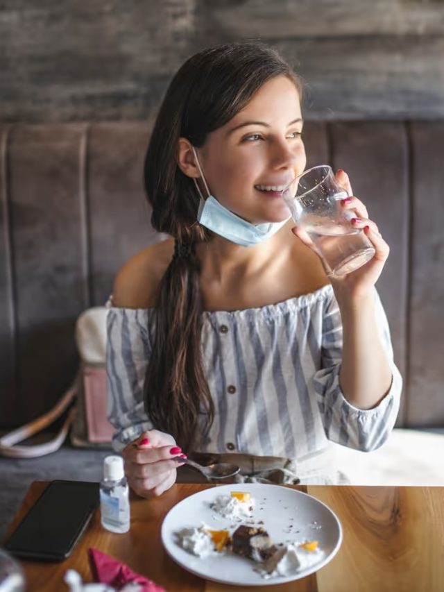 একদিন শুধু জল খেয়ে থাকলে শরীরের কী হয় জানেন?