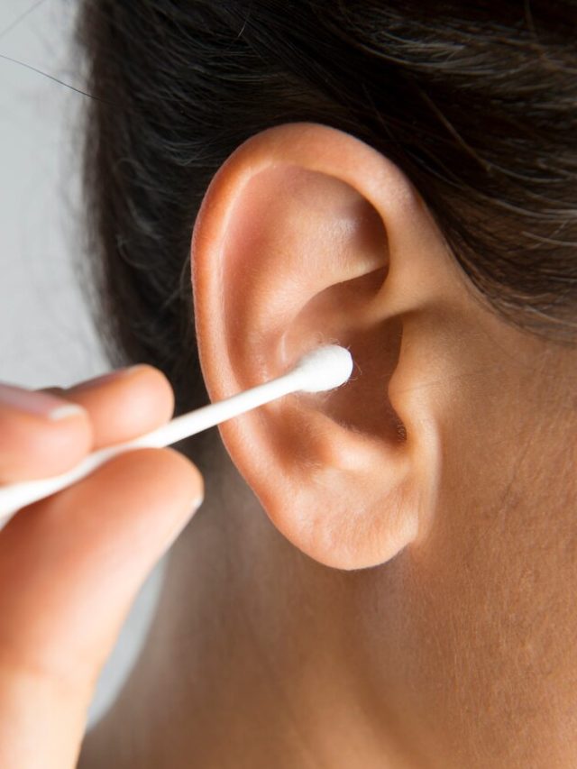 কানে কিলো কিলো তেল ঢালছেন ময়লা বের করতে? কালা হয়ে যেতে পারেন