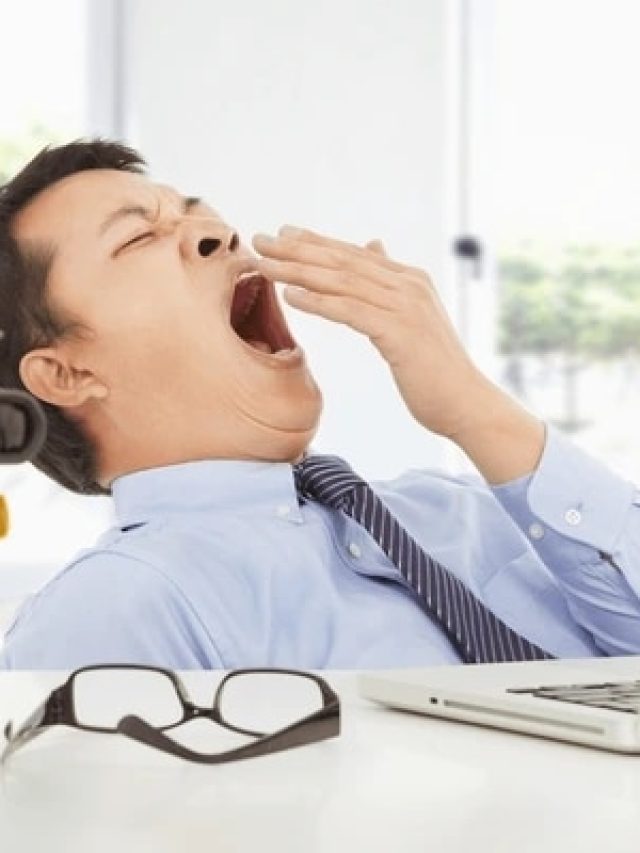 অফিসে ঘন ঘন হাই উঠছে? জেনে নিন ঘুম কাটানোর টিপস