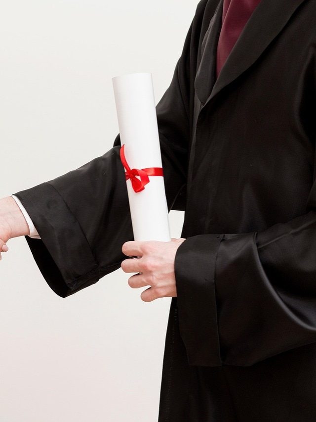 यहां खर्चा भी कम और पढ़ाई भी अच्छी...ये हैं देश के कम फीस वाले टॉप 10 साइंस कॉलेज