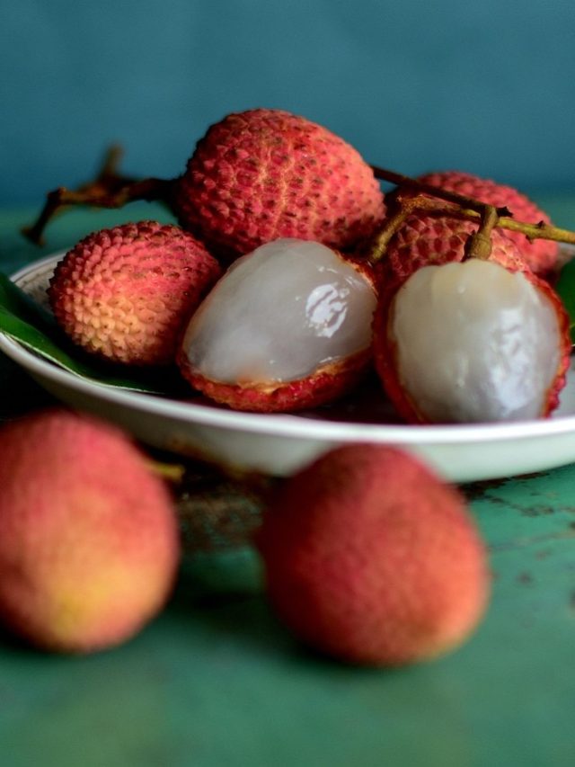 এই ৫ খাবার লিচুর সঙ্গে খেলেই বিষ, পেটের গন্ডগোল অবধারিত