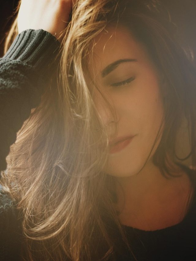 बालों को डैमेज कर सकती हैं ये 3 गलतियां, आज से ही सुधारें