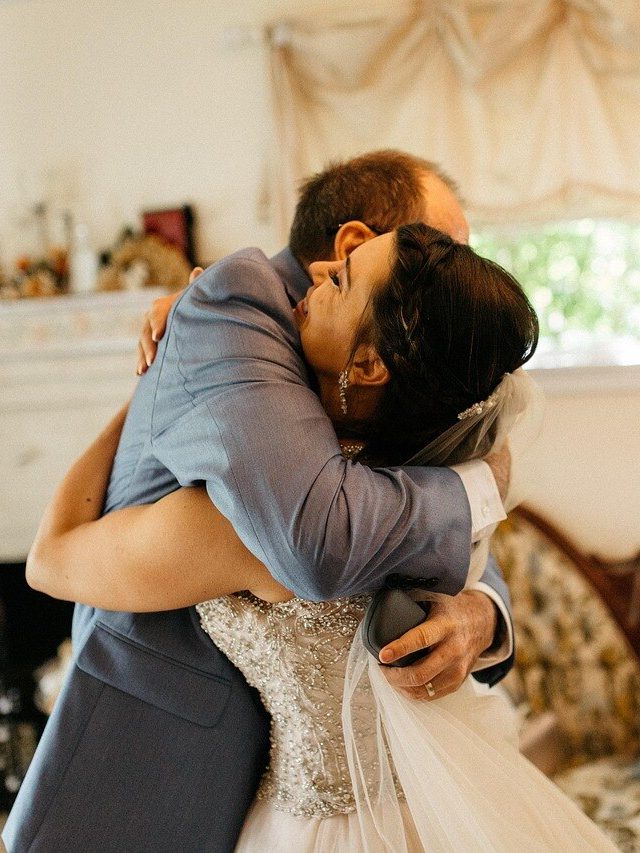 দিনে একবার কাছের মানুষকে জাপ্টে ধরুন, শরীরে এসব ম্যাজিক হবে