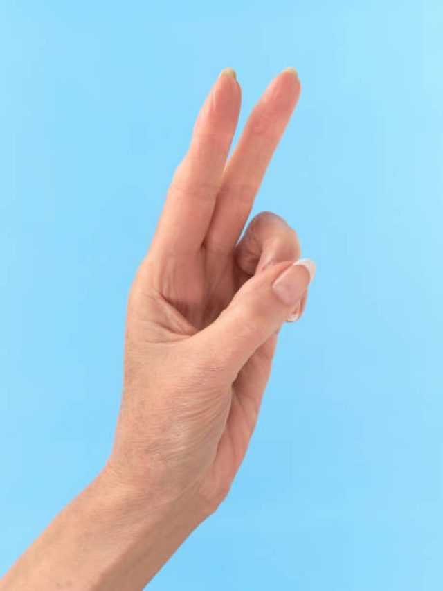 কাউকে মাঝের আঙুল দেখানা উচিত নয় কেন? শিক্ষিত লোকেরাও জানে না