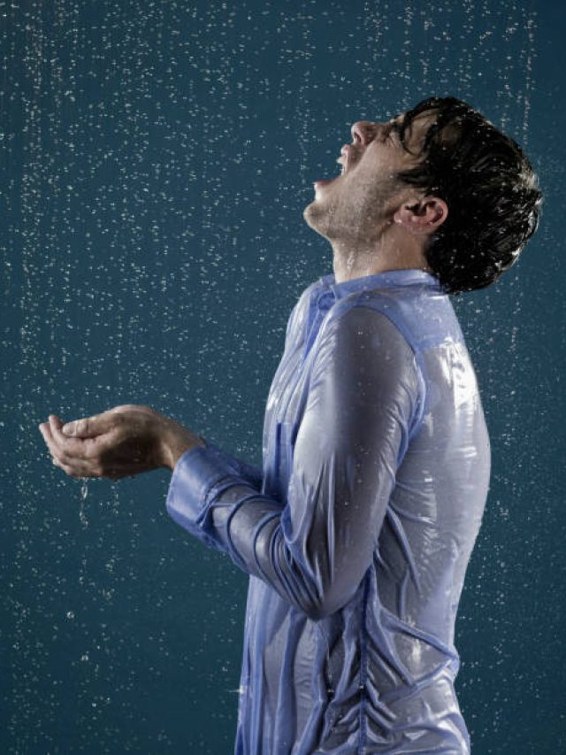 বৃষ্টির জল কি খাওয়া যায়, খেলে শরীরে কী হয়? জেনে নিন