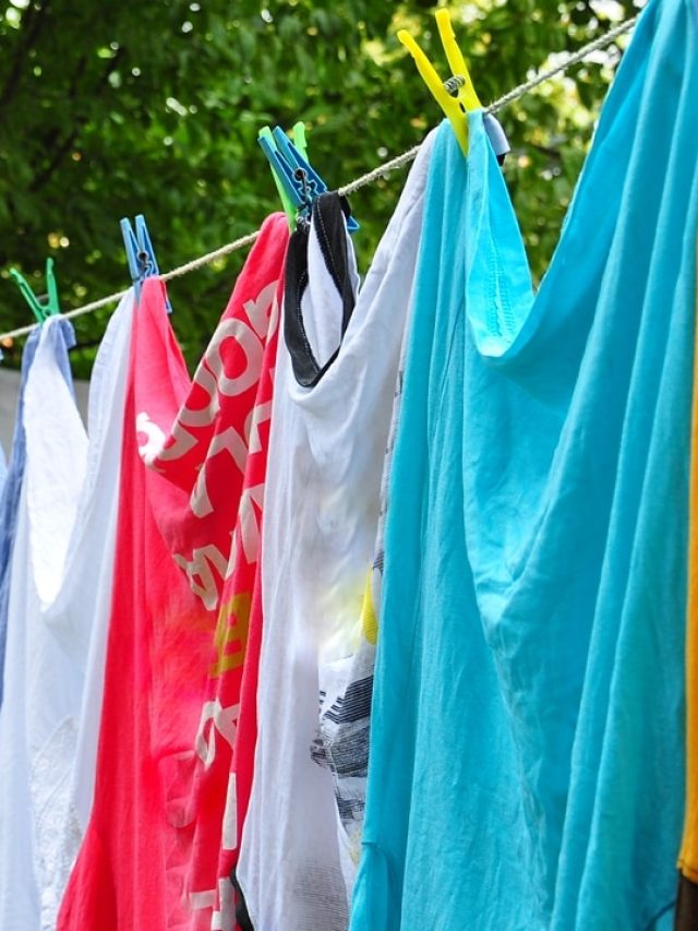 রোদের দেখা নেই, বর্ষায় ভিজে জামা শুকোবেন কীকরে?