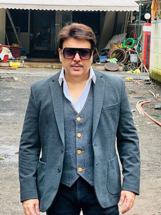 लुक बदलकर ट्रोल हुए गोविंदा, मूंछें-हेयरकट देख छूटी यूजर्स की हंसी, बताया डुप्लिकेट