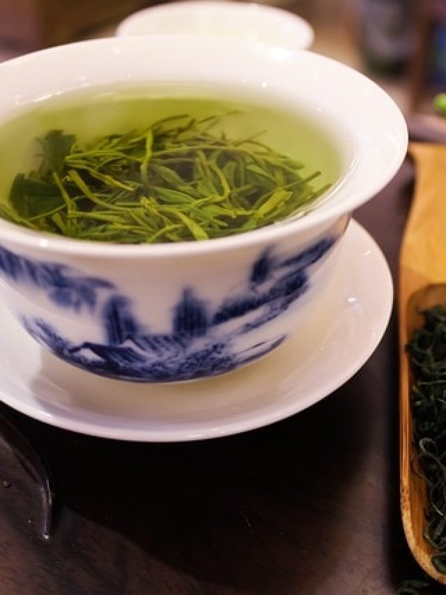 रात में सोने से पहले जरूर पिएं एक कप ग्रीन टी, मिलेंगे ये जबरदस्त फायदे