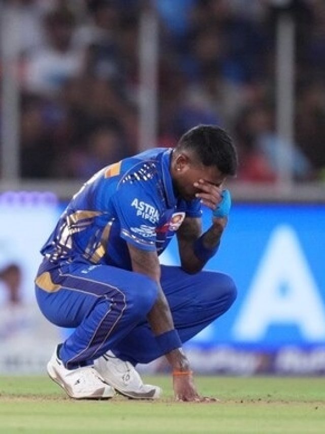 हार के बाद पंड्या का टूटा दिल... घुटनों पर बैठ गए, बुमराह ने बंधाया ढांढस, VIDEO