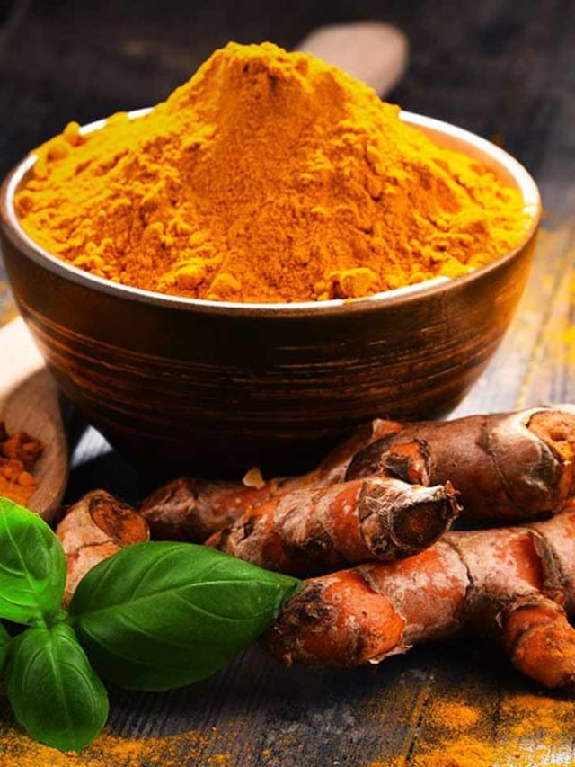 রান্নার কাজ ছাড়াও এই ৪ কাজে লাগে হলুদ