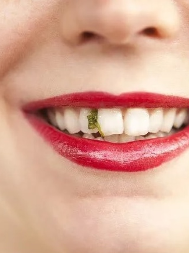 দাঁতের ফাঁকে মাংস আটকালে কী করবেন? বের করার ৪ উপায়