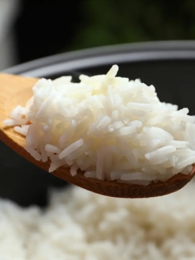 প্রেসার কুকারে হবে ঝরঝরে ভাত, কটা সিটি দেবেন?