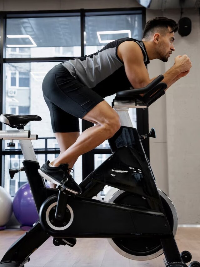 कार्डियो पहले करें या वेट ट्रेनिंग, शरीर की चर्बी गलाने के लिए क्या है बेहतर उपाय?