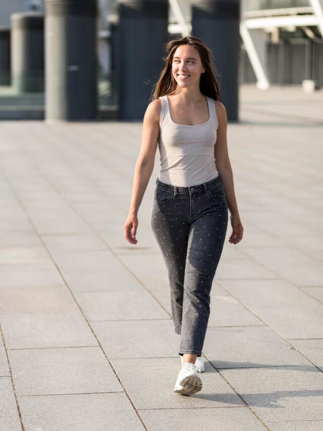 वजन घटाना है या फिर गैस से राहत चाहिए? ट्राय करें ये वायरल फार्ट वॉक