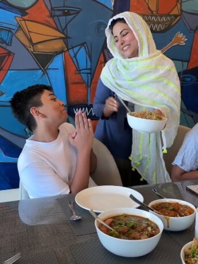 शादी के बाद बदलीं हिना, ससुरालवालों की सेवा में लगीं, परोसा खाना, बोलीं- खुशकिस्मत हूं...