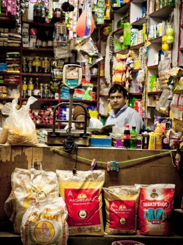 वास्तु टिप्स: दुकान में यहां रखें पैसों की तिजोरी, ग्राहकों की लग जाएगी भीड़