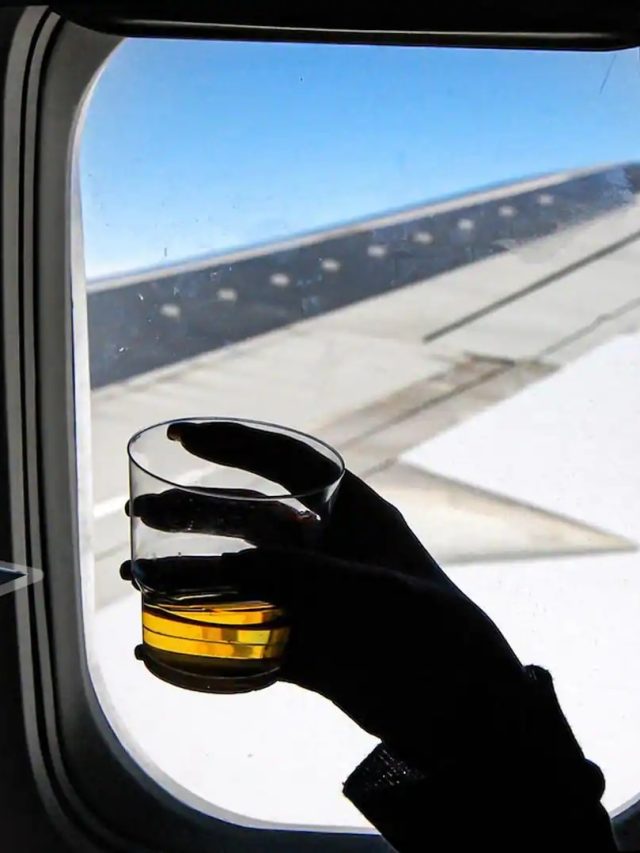 কত বোতল মদ নিয়ে ফ্লাইটে ওঠা যায়? নিয়ম জেনে রাখুন