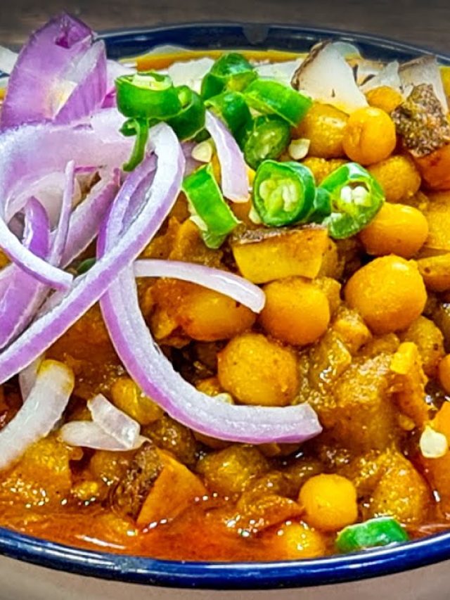 শক্ত থাকবে না-গলেও যাবে না, ঘুগনির মটর সেদ্ধ করতে কটা সিটি দেবেন?