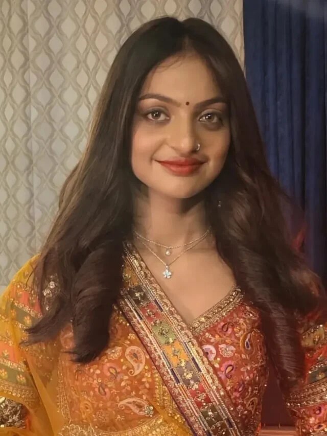 गरीबी झेली-माला बेचकर काटे दिन, मोनालिसा ने मां को दिए महंगे गिफ्ट, हुईं इमोशनल