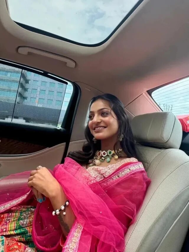 महाकुंभ में बेची माला, अब मोनालिसा के फिरे दिन, बनीं लग्जरी कार की मालकिन!