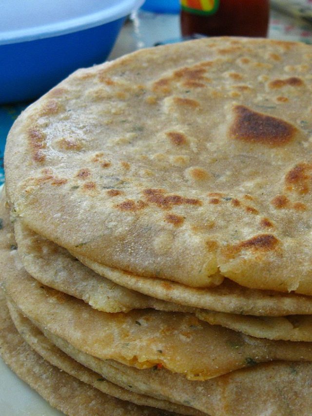 তরকারি-আচার লাগে না, পাকা আমের পরোটা এমনি খাবেন চেয়ে চেয়ে