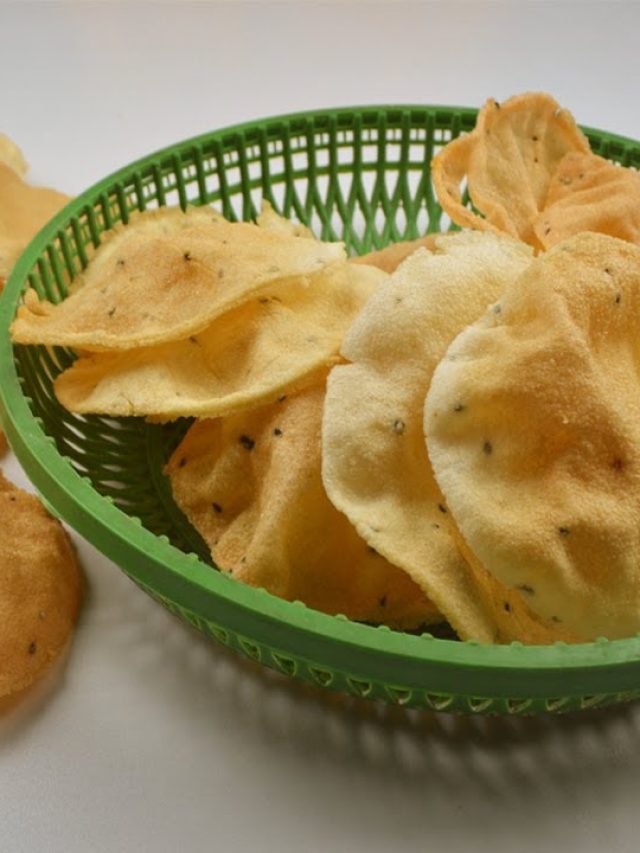 পাঁপড় ভাজার পর নেতিয়ে যাচ্ছে, কড়মড়ে রাখার টেকনিকটা শিখুন